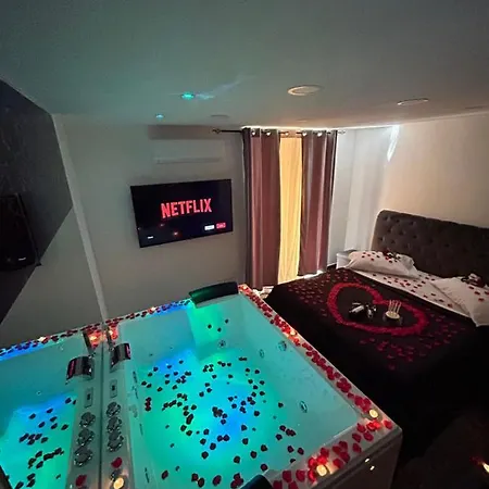 Giovanni Luxury Suites Apartment